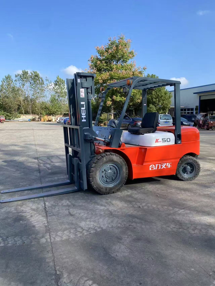 HELI k50 used diesel forklift Customizable mast clamps - Chariot élévateur diesel: photos 1 HELI k50 used diesel forklift Customizable mast clamps - Chariot élévateur diesel: photos 1