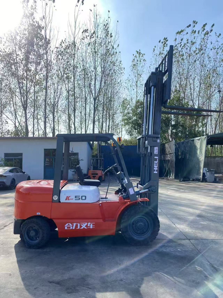 HELI k50 used diesel forklift Customizable mast clamps - Chariot élévateur diesel: photos 2 HELI k50 used diesel forklift Customizable mast clamps - Chariot élévateur diesel: photos 2