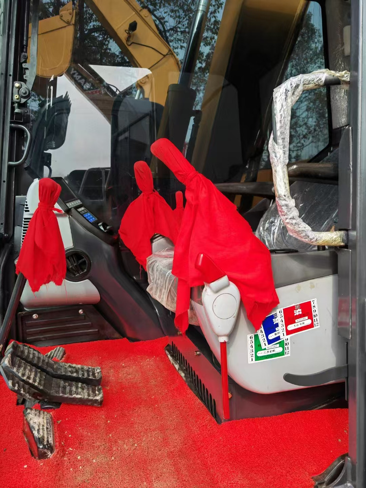 KOMATSU pc70-8 Komatsu mini excavator Japan brand - Mini pelle: photos 4 KOMATSU pc70-8 Komatsu mini excavator Japan brand - Mini pelle: photos 4