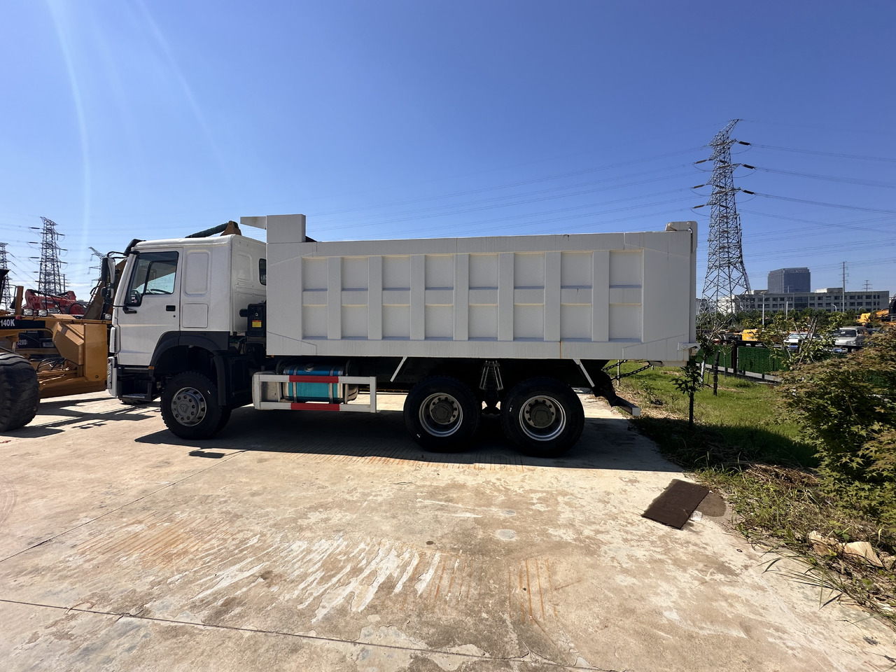 SINOTRUK howo 371 6x4 dump truck SINOTRUK hot sale Customizable - Camion benne: photos 2 SINOTRUK howo 371 6x4 dump truck SINOTRUK hot sale Customizable - Camion benne: photos 2