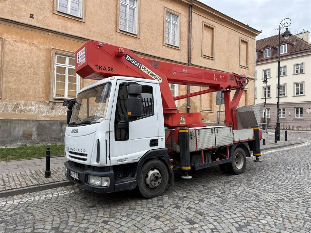 Iveco - Camion avec nacelle: photos 1 Iveco - Camion avec nacelle: photos 1