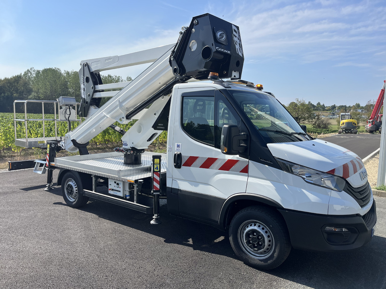 Camion avec nacelle IVECO DAILY SOCAGE 24D SPEED: photos 1
