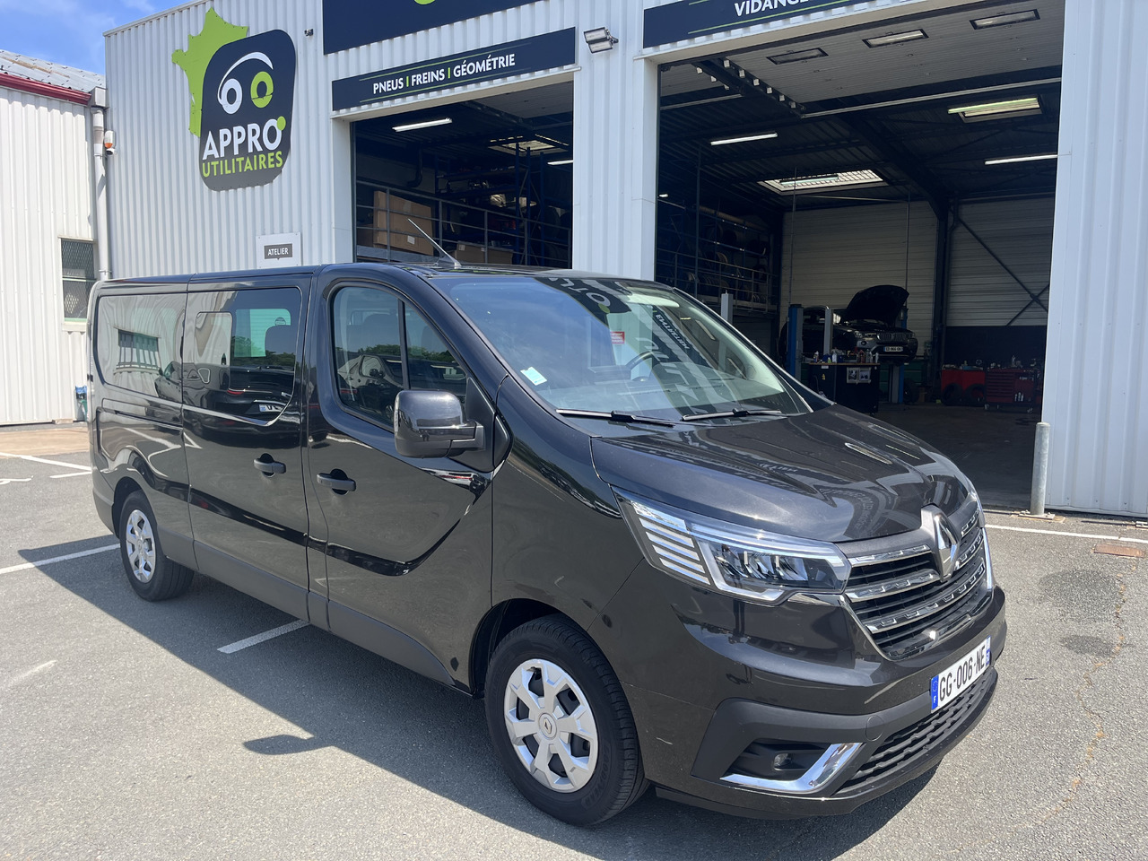 RENAULT TRAFIC 2.0DCI150 L2H1 - Minibus, Transport de personnes: photos 1 RENAULT TRAFIC 2.0DCI150 L2H1 - Minibus, Transport de personnes: photos 1
