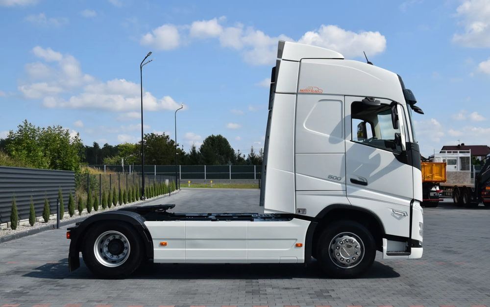 Volvo FH500 / EURO 6 / NOWY MODEL / KLIMATYZACJA POSTOJOWA / ACC / LEDY / 2 ZBIORNIKI PALIWA / FULL SPILERY / 2022 / SERWISOWANY / SPROWADZONY - Tracteur routier: photos 4 Volvo FH500 / EURO 6 / NOWY MODEL / KLIMATYZACJA POSTOJOWA / ACC / LEDY / 2 ZBIORNIKI PALIWA / FULL SPILERY / 2022 / SERWISOWANY / SPROWADZONY - Tracteur routier: photos 4