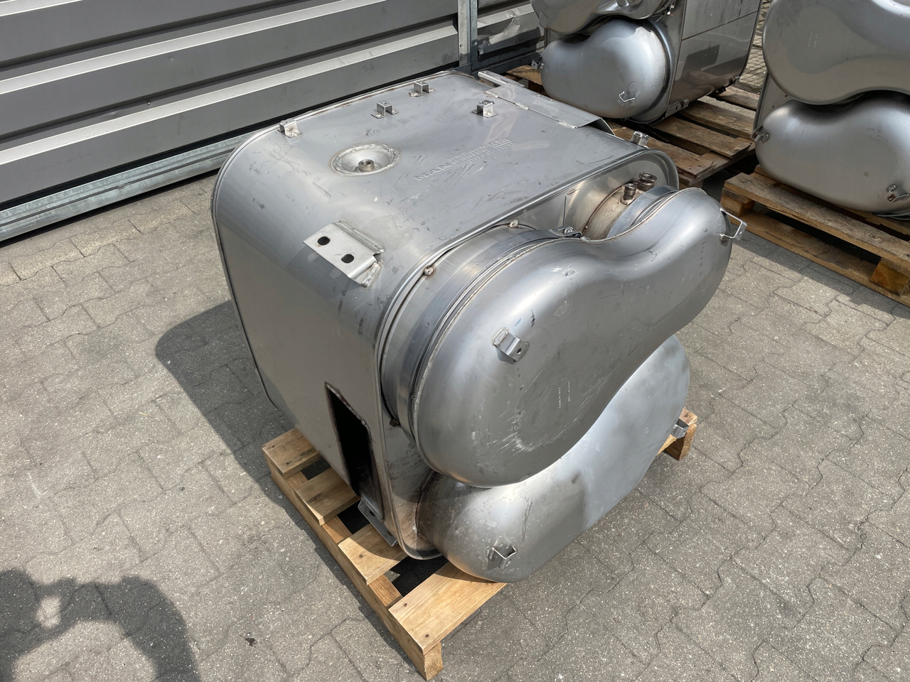 KATALIZATOR MAN TGX TGS EURO 6 DPF TŁUMIK WYDECH 81151036101 - Catalyseur pour Camion: photos 3 KATALIZATOR MAN TGX TGS EURO 6 DPF TŁUMIK WYDECH 81151036101 - Catalyseur pour Camion: photos 3