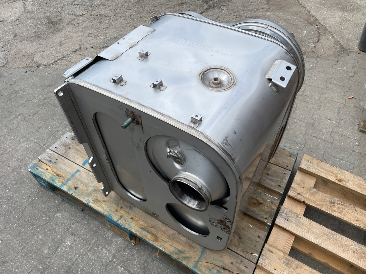 KATALIZATOR MAN TGX TGS EURO 6 DPF TŁUMIK WYDECH 81151036115 - Catalyseur pour Camion: photos 4 KATALIZATOR MAN TGX TGS EURO 6 DPF TŁUMIK WYDECH 81151036115 - Catalyseur pour Camion: photos 4