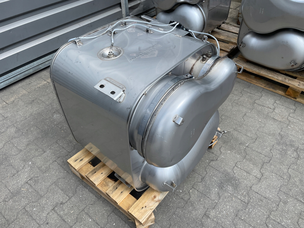 KATALIZATOR MAN TGX TGS EURO 6 DPF TŁUMIK WYDECH 81151036128 - Catalyseur pour Camion: photos 3 KATALIZATOR MAN TGX TGS EURO 6 DPF TŁUMIK WYDECH 81151036128 - Catalyseur pour Camion: photos 3