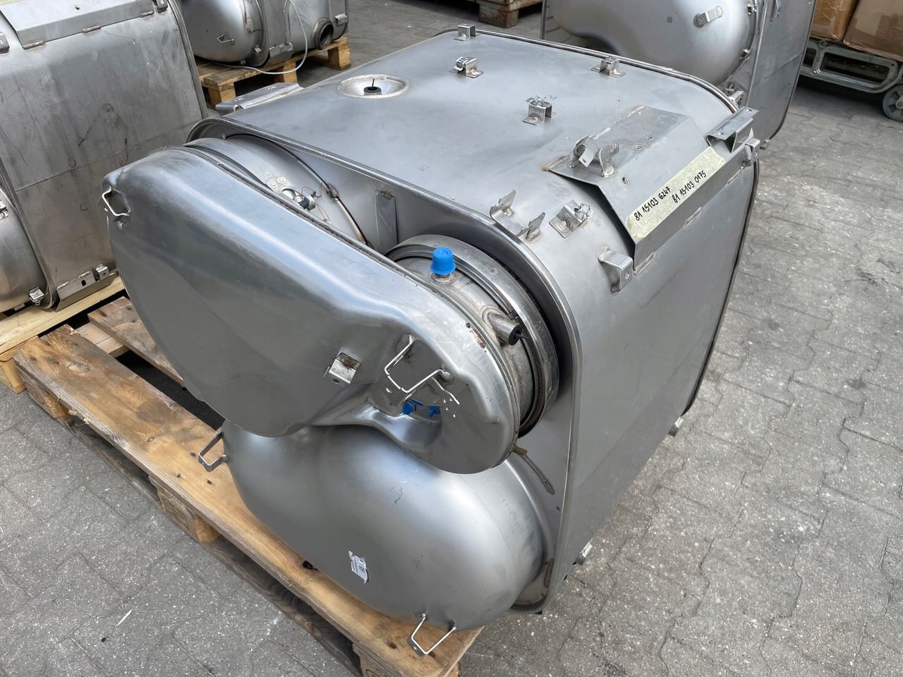 KATALIZATOR MAN TGX TGS EURO 6 DPF TŁUMIK WYDECH 81151036247 - Catalyseur: photos 2 KATALIZATOR MAN TGX TGS EURO 6 DPF TŁUMIK WYDECH 81151036247 - Catalyseur: photos 2