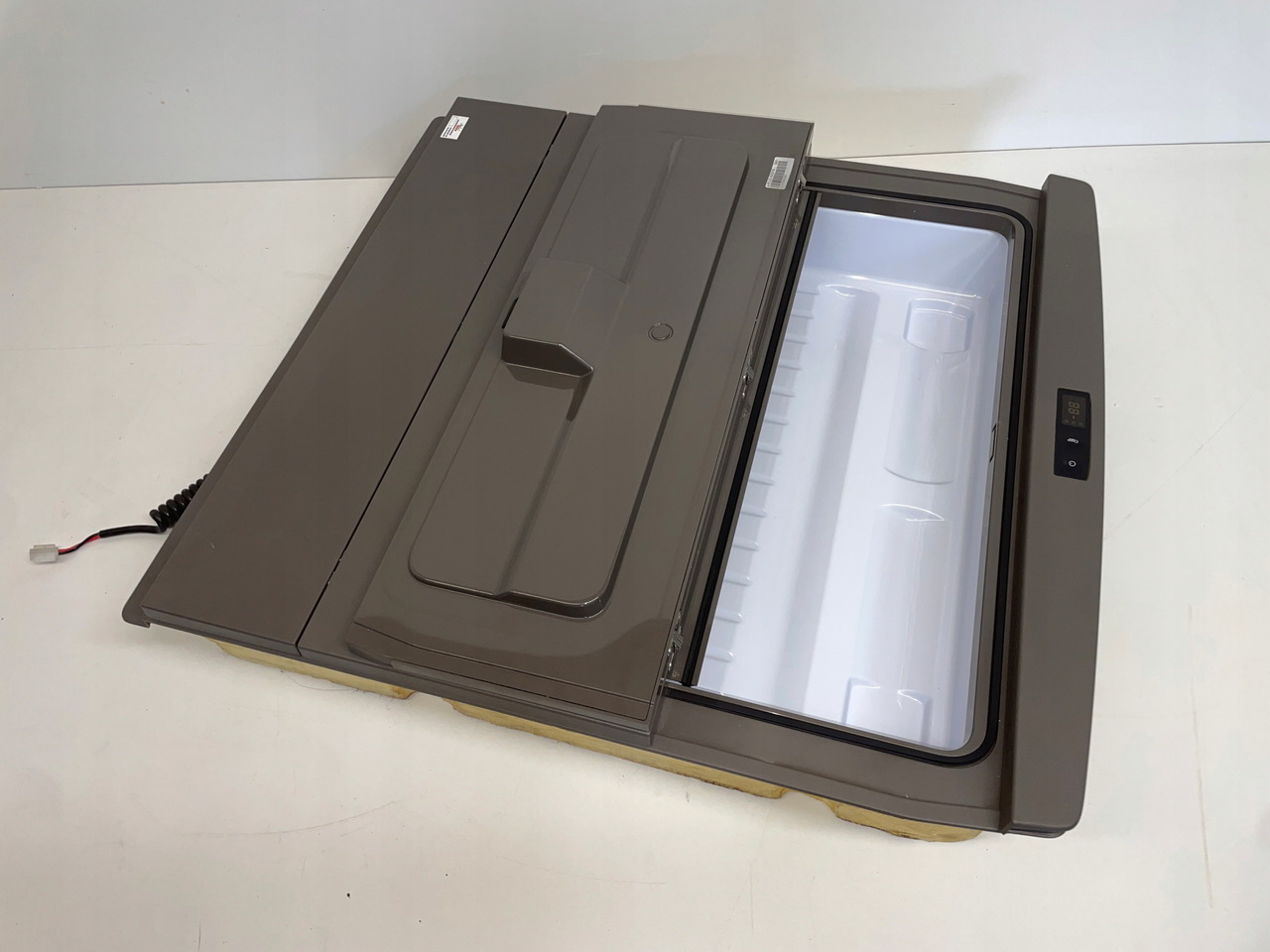 LODÓWKA CHŁODZIARKA SCANIA P G NGS 2770774 - Cabine et intérieur pour Camion: photos 4 LODÓWKA CHŁODZIARKA SCANIA P G NGS 2770774 - Cabine et intérieur pour Camion: photos 4