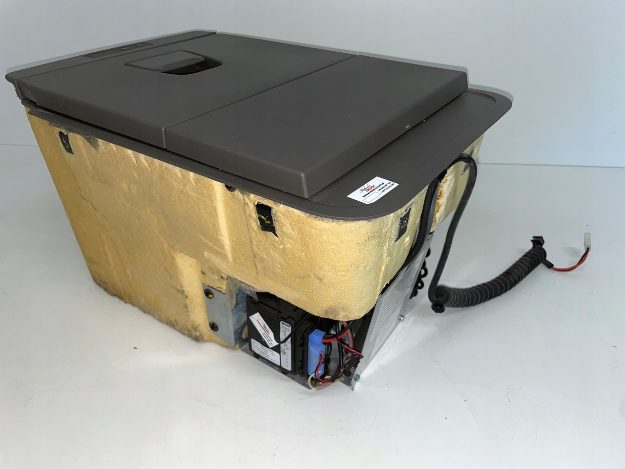 LODÓWKA CHŁODZIARKA SCANIA P G NGS 2770786 - Cabine et intérieur pour Camion: photos 4 LODÓWKA CHŁODZIARKA SCANIA P G NGS 2770786 - Cabine et intérieur pour Camion: photos 4