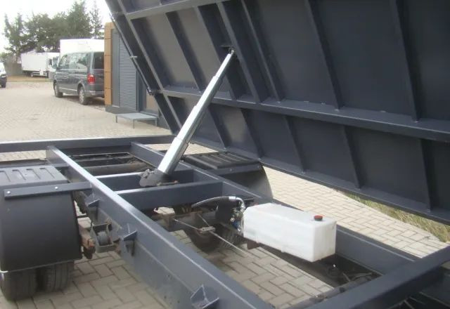 Iveco DAILY 50 C 17 3.0TDI  3-STONNA WYWROYKA - Utilitaire benne: photos 4 Iveco DAILY 50 C 17 3.0TDI  3-STONNA WYWROYKA - Utilitaire benne: photos 4