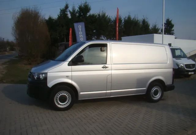 Volkswagen TRANSPORTER T 5 2.0TDI 100%PRZEBIEG - Fourgon utilitaire: photos 2 Volkswagen TRANSPORTER T 5 2.0TDI 100%PRZEBIEG - Fourgon utilitaire: photos 2