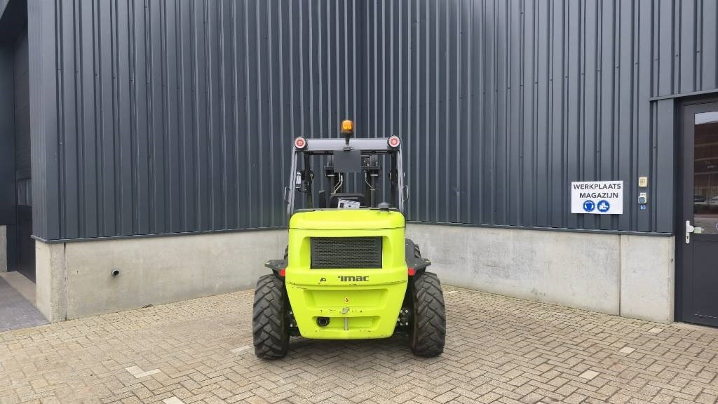 Agrimac TW25-4V - Chariot élévateur diesel: photos 4 Agrimac TW25-4V - Chariot élévateur diesel: photos 4