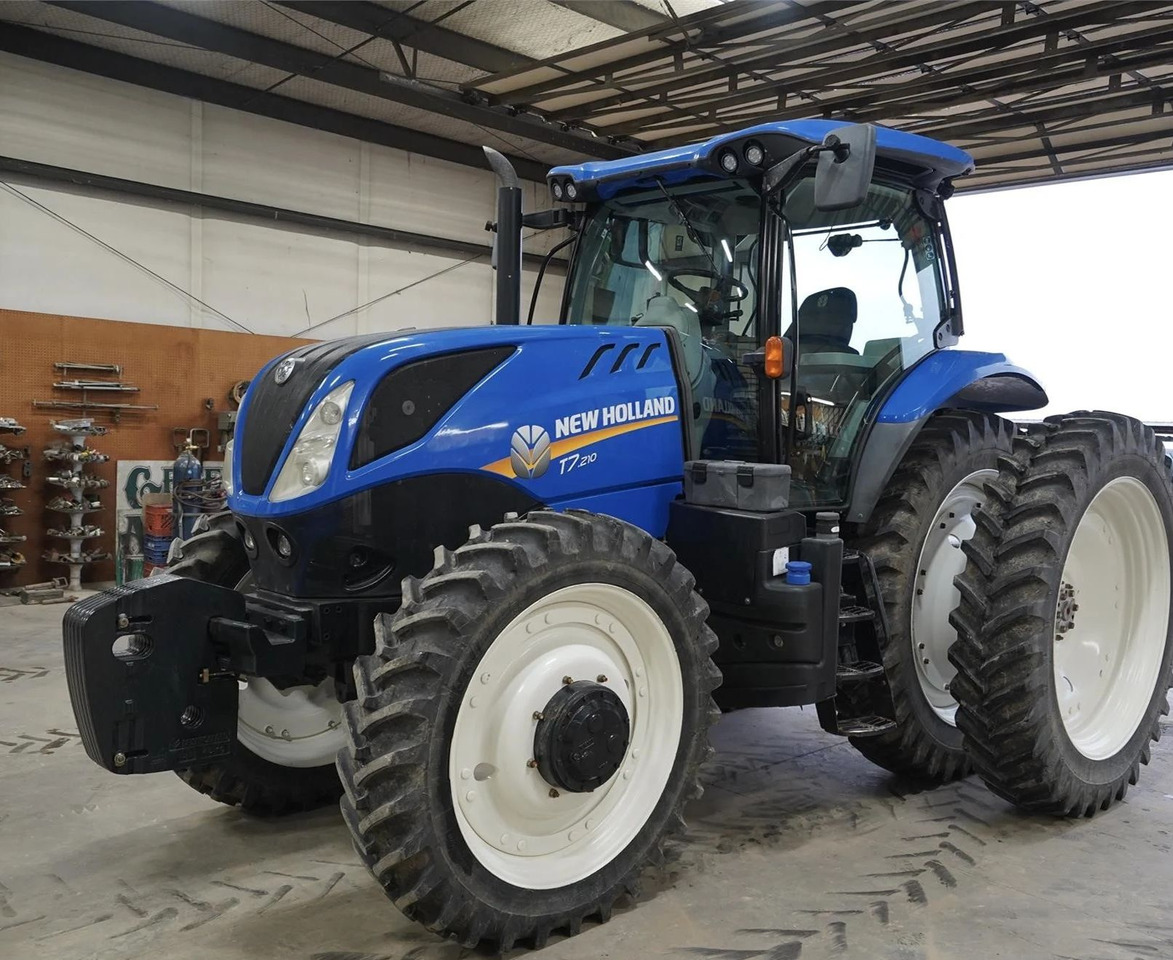 NEW HOLLAND T7.210 - Tracteur agricole: photos 1 NEW HOLLAND T7.210 - Tracteur agricole: photos 1