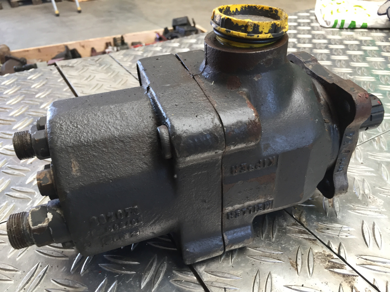 Gebrauchte Hydraulikpumpe, Meiller Kipper, Artikel-Nr. : 382 143 - Pompe hydraulique pour Camion: photos 1 Gebrauchte Hydraulikpumpe, Meiller Kipper, Artikel-Nr. : 382 143 - Pompe hydraulique pour Camion: photos 1