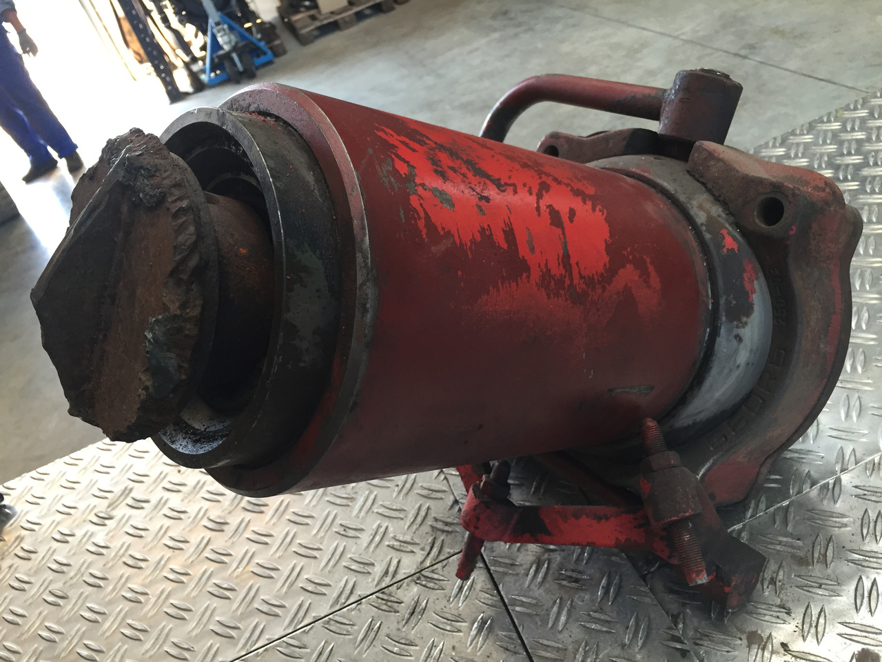 Gebrauchter Hydraulik Kippzylinder GEORG, Artikel - Nr. : A 999 999 99 99 - Vérin hydraulique pour Camion: photos 3 Gebrauchter Hydraulik Kippzylinder GEORG, Artikel - Nr. : A 999 999 99 99 - Vérin hydraulique pour Camion: photos 3