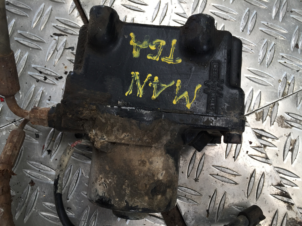 Gebrauchtes Elektr. - Hydr. Fahrerhaus Kippventil, MAN 18.360, Artikel - Nr. : 81.9999 - 9999 - Valve hydraulique pour Camion: photos 3 Gebrauchtes Elektr. - Hydr. Fahrerhaus Kippventil, MAN 18.360, Artikel - Nr. : 81.9999 - 9999 - Valve hydraulique pour Camion: photos 3