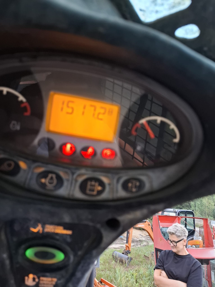 BOBCAT S450 - Mini chargeuse: photos 4 BOBCAT S450 - Mini chargeuse: photos 4