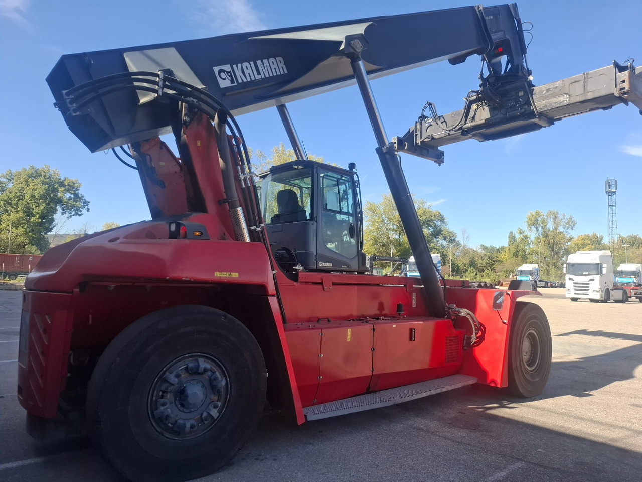 KALMAR DRG 450 60 S5 - Reach stacker: photos 1 KALMAR DRG 450 60 S5 - Reach stacker: photos 1