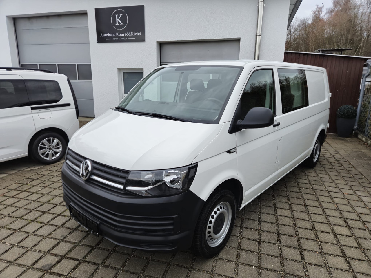 VOLKSWAGEN T6 Transporter Mixto LR 6-Sitzer/Standheiz./PDC - Fourgon utilitaire: photos 1 VOLKSWAGEN T6 Transporter Mixto LR 6-Sitzer/Standheiz./PDC - Fourgon utilitaire: photos 1