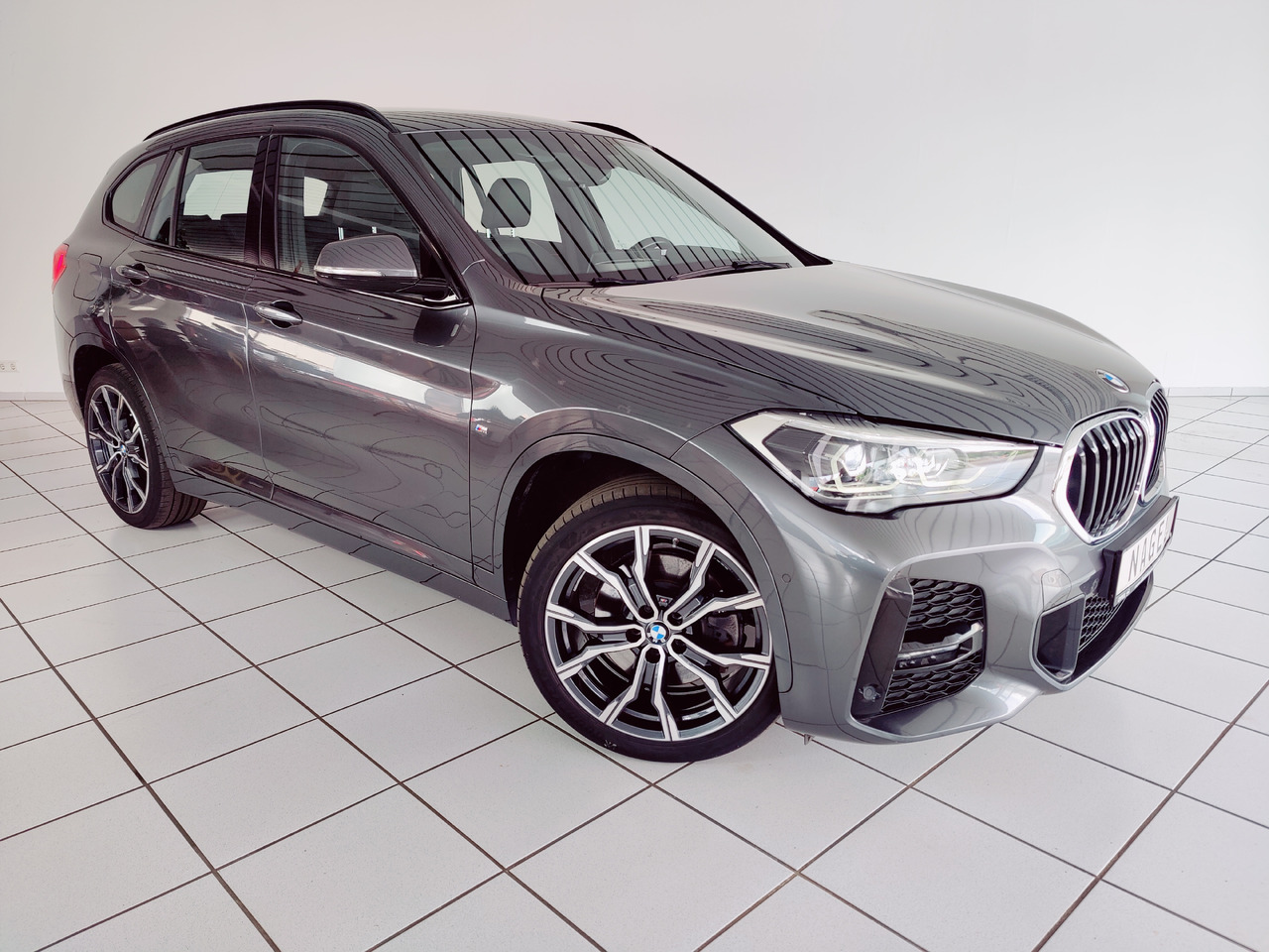BMW X1 xDrive 20 d M Sport Navi Ambiente PDC SHZ Apple Android - SUV: photos 3 BMW X1 xDrive 20 d M Sport Navi Ambiente PDC SHZ Apple Android - SUV: photos 3