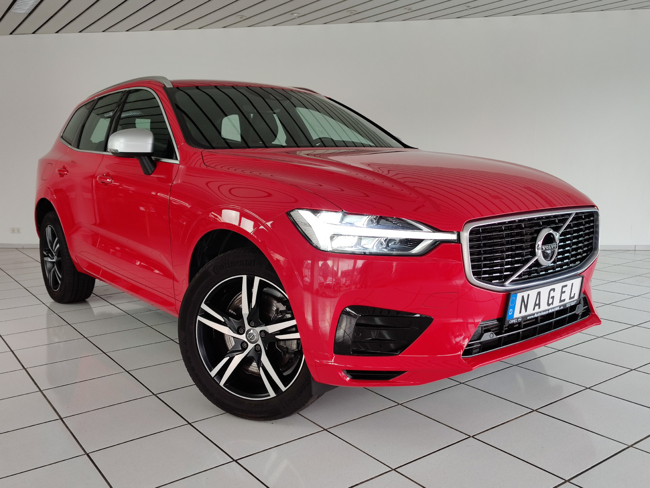 Volvo XC60 R Design AWD 228kW 360°Kam Pano Head-Up CD Apple - SUV: photos 3 Volvo XC60 R Design AWD 228kW 360°Kam Pano Head-Up CD Apple - SUV: photos 3