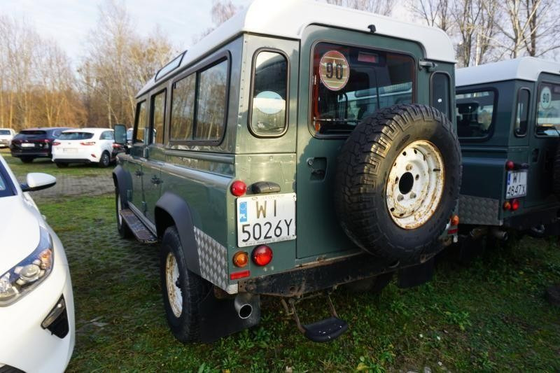 Land Rover Defender Kombi - Voiture break: photos 2 Land Rover Defender Kombi - Voiture break: photos 2
