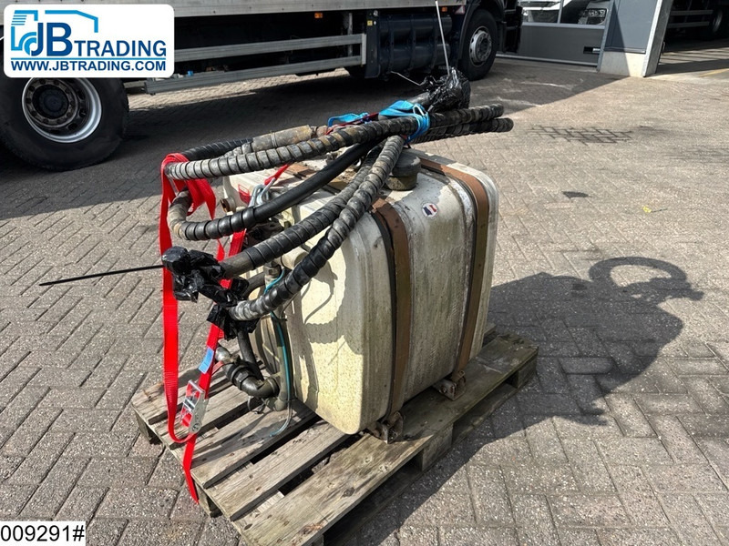 Universeel Pump, tank and hydraulic hoses - Réservoir hydraulique pour Camion: photos 1 Universeel Pump, tank and hydraulic hoses - Réservoir hydraulique pour Camion: photos 1