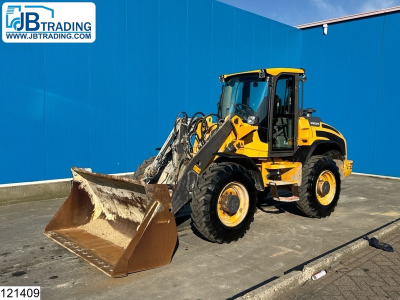 Volvo L45h 8670KG, 4750MM lifting height, 75KW - Chargeuse sur pneus: photos 1 Volvo L45h 8670KG, 4750MM lifting height, 75KW - Chargeuse sur pneus: photos 1