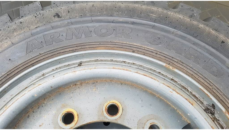 ARMOR Gard 9.00-20 - Tyre/Reifen/Band - Pneus et jantes pour Engins de chantier: photos 3 ARMOR Gard 9.00-20 - Tyre/Reifen/Band - Pneus et jantes pour Engins de chantier: photos 3