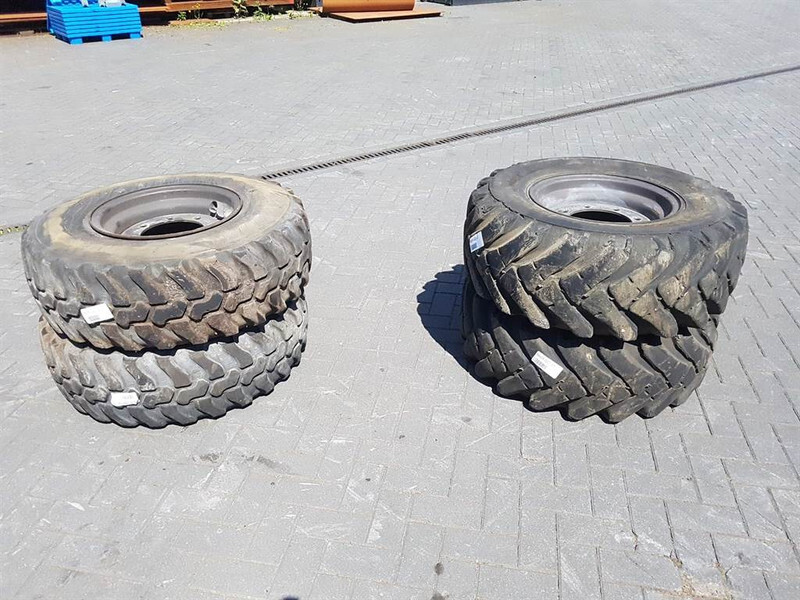 Ahlmann AS50-Solideal 12.5-18-Dunlop 12.5R18-Tire/Reifen - Pneus et jantes pour Engins de chantier: photos 1 Ahlmann AS50-Solideal 12.5-18-Dunlop 12.5R18-Tire/Reifen - Pneus et jantes pour Engins de chantier: photos 1