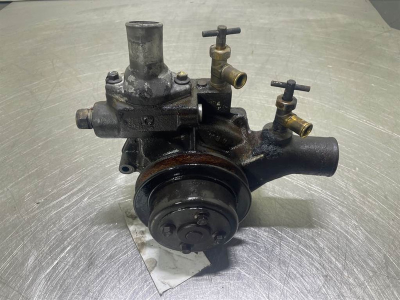 Ahlmann AS900-Cummins B 3.3 T-Coolant pump/Kühlmittelpumpe - Moteur pour Engins de chantier: photos 1 Ahlmann AS900-Cummins B 3.3 T-Coolant pump/Kühlmittelpumpe - Moteur pour Engins de chantier: photos 1