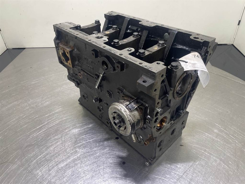 Ahlmann AS900-Cummins B3.3T-4989845-Crankcase/Unterblock - Moteur pour Engins de chantier: photos 4 Ahlmann AS900-Cummins B3.3T-4989845-Crankcase/Unterblock - Moteur pour Engins de chantier: photos 4
