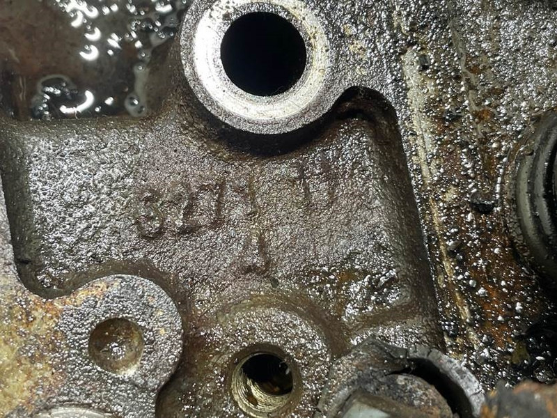 Crédit-bail de Ahlmann AS900-Cummins B3.3T-Cylinder head/Zylinderköpf Ahlmann AS900-Cummins B3.3T-Cylinder head/Zylinderköpf: photos 11