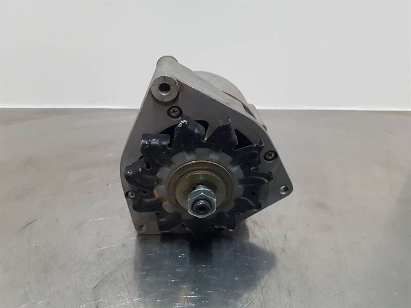 Deutz 28V 27A - Alternator/Lichtmaschine/Dynamo - Moteur pour Engins de chantier: photos 2 Deutz 28V 27A - Alternator/Lichtmaschine/Dynamo - Moteur pour Engins de chantier: photos 2