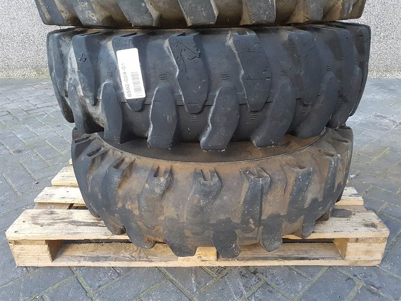 Furukawa W725LS-10.00-20-Tire/Reifen/Band - Pneus et jantes pour Engins de chantier: photos 2 Furukawa W725LS-10.00-20-Tire/Reifen/Band - Pneus et jantes pour Engins de chantier: photos 2