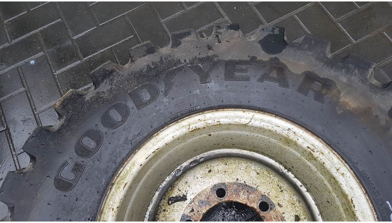 Goodyear 340/80-R18 IND - Tyre/Reifen/Band - Pneus et jantes pour Engins de chantier: photos 2 Goodyear 340/80-R18 IND - Tyre/Reifen/Band - Pneus et jantes pour Engins de chantier: photos 2