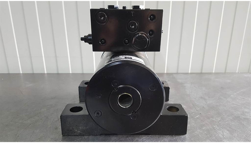 JLG - Helac L20-15-S - Rotary actuator/Drehantrieb - Hydraulique: photos 3 JLG - Helac L20-15-S - Rotary actuator/Drehantrieb - Hydraulique: photos 3