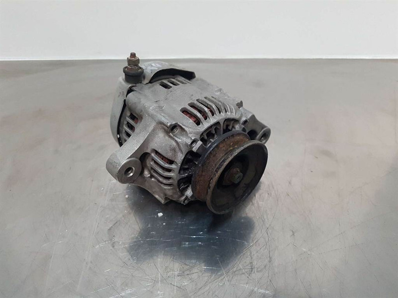Kubota 12V 30A - Alternator/Lichtmaschine/Dynamo - Moteur pour Engins de chantier: photos 1 Kubota 12V 30A - Alternator/Lichtmaschine/Dynamo - Moteur pour Engins de chantier: photos 1