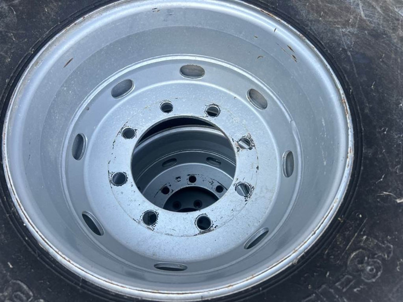 Manitou MRT2145-Mitas 18-19.5-Tire/Reifen/Band - Pneus et jantes pour Engins de chantier: photos 3 Manitou MRT2145-Mitas 18-19.5-Tire/Reifen/Band - Pneus et jantes pour Engins de chantier: photos 3