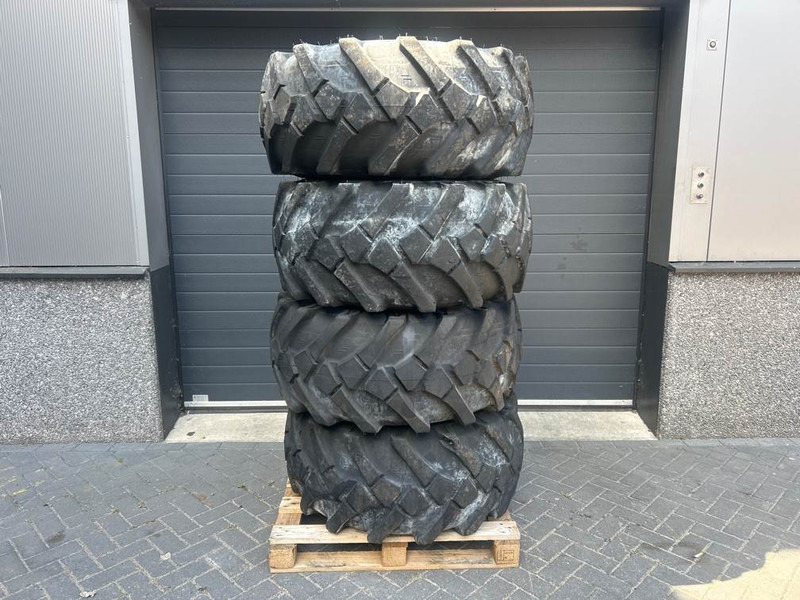 Manitou MRT2145-Mitas 18-19.5-Tire/Reifen/Band - Pneus et jantes pour Engins de chantier: photos 1 Manitou MRT2145-Mitas 18-19.5-Tire/Reifen/Band - Pneus et jantes pour Engins de chantier: photos 1
