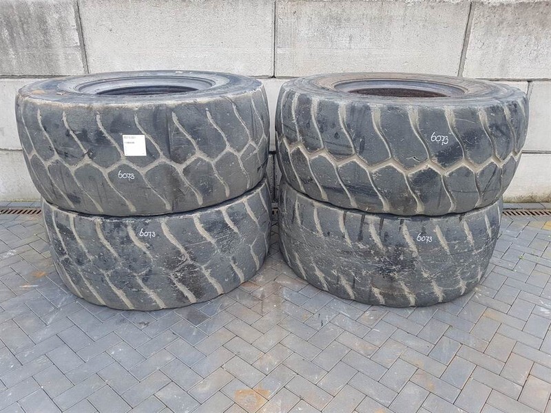 TRIANGLE 23.5R25 - Tire/Reifen/Band - Pneu pour Engins de chantier: photos 1 TRIANGLE 23.5R25 - Tire/Reifen/Band - Pneu pour Engins de chantier: photos 1