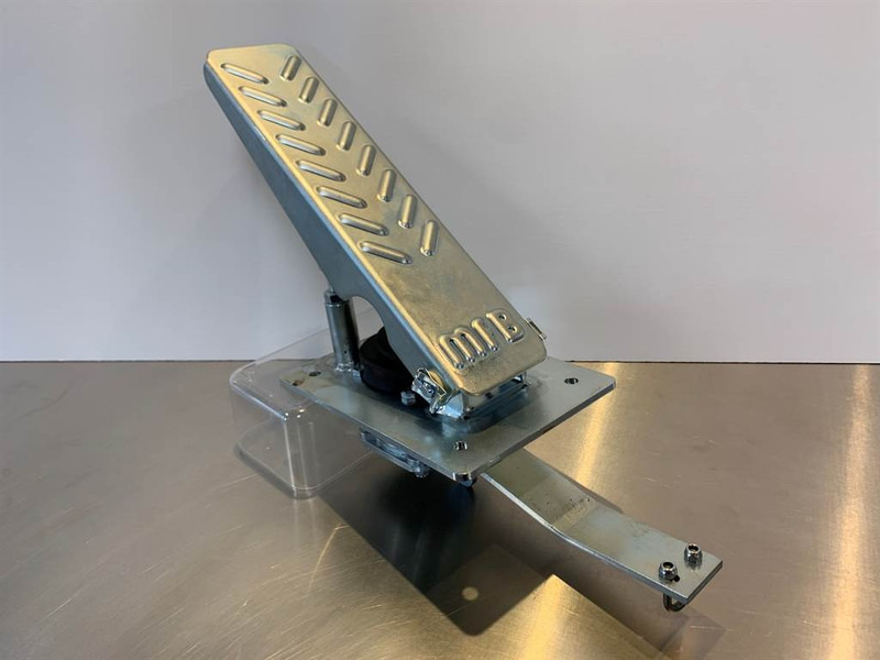 Terex TL/SKL/SKS-5692609966-Gas pedal - Cabine et intérieur pour Engins de chantier: photos 1 Terex TL/SKL/SKS-5692609966-Gas pedal - Cabine et intérieur pour Engins de chantier: photos 1