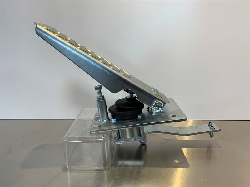 Terex TL/SKL/SKS-5692609966-Gas pedal - Cabine et intérieur pour Engins de chantier: photos 2 Terex TL/SKL/SKS-5692609966-Gas pedal - Cabine et intérieur pour Engins de chantier: photos 2