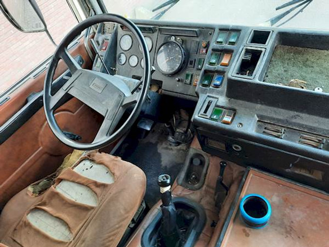 Volvo F 12 6*4 STEEL SUSPENSION - Châssis cabine: photos 3 Volvo F 12 6*4 STEEL SUSPENSION - Châssis cabine: photos 3
