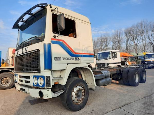 Volvo F 12 6*4 STEEL SUSPENSION - Châssis cabine: photos 1 Volvo F 12 6*4 STEEL SUSPENSION - Châssis cabine: photos 1