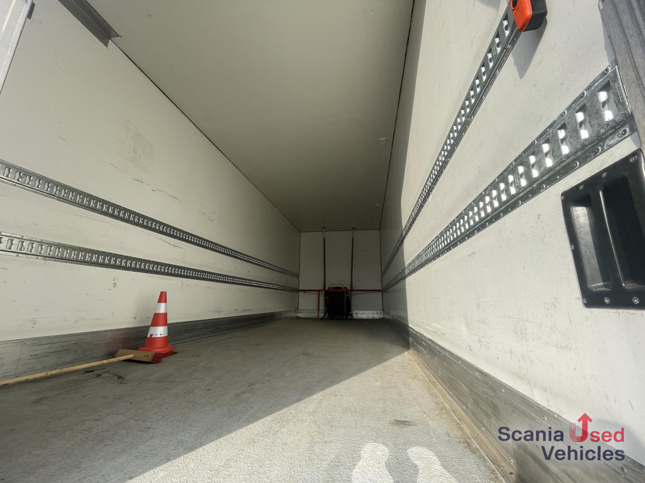 SCANIA 25P BEV B4x2NA ELECTRIC TAIL LIFT 2.5T 760X250X264 - Camion fourgon, Camion électrique: photos 2 SCANIA 25P BEV B4x2NA ELECTRIC TAIL LIFT 2.5T 760X250X264 - Camion fourgon, Camion électrique: photos 2