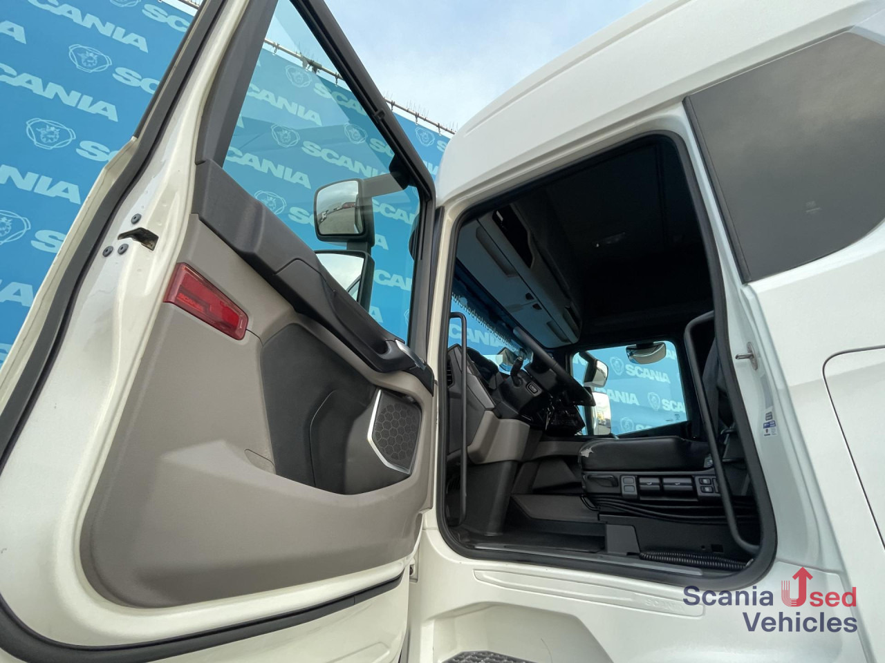 SCANIA R 410 A4x2NA DIFF-L RETARDER LED SMART 2 - Tracteur routier: photos 3 SCANIA R 410 A4x2NA DIFF-L RETARDER LED SMART 2 - Tracteur routier: photos 3