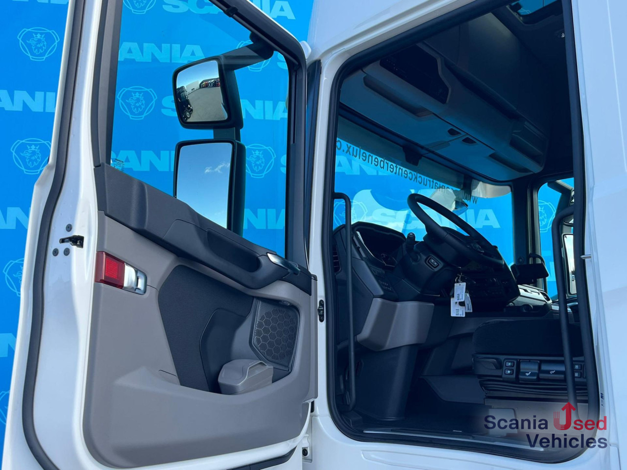 SCANIA R 420 A4x2NA DIFF LOCK CRB 8T ACC LED VECTO 3 - Tracteur routier: photos 3 SCANIA R 420 A4x2NA DIFF LOCK CRB 8T ACC LED VECTO 3 - Tracteur routier: photos 3