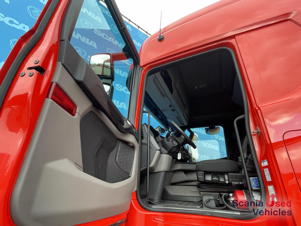 SCANIA R 450 A6x2/4NA DIFF-L RETARDER HYDRO 8T - Tracteur routier: photos 2 SCANIA R 450 A6x2/4NA DIFF-L RETARDER HYDRO 8T - Tracteur routier: photos 2